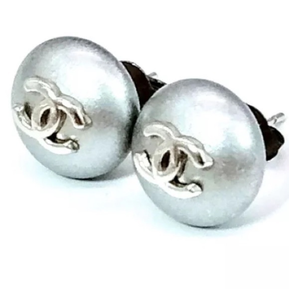 🥹RARE AUTHENTIC 2004 VINTAGE CHANEL EARRINGS!!!!!!!! - Picture 2 of 12